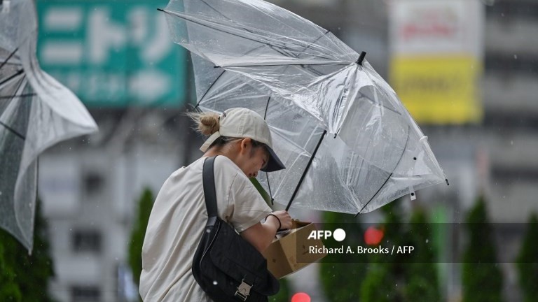 Storm Bert bring widespread flooding in Britain